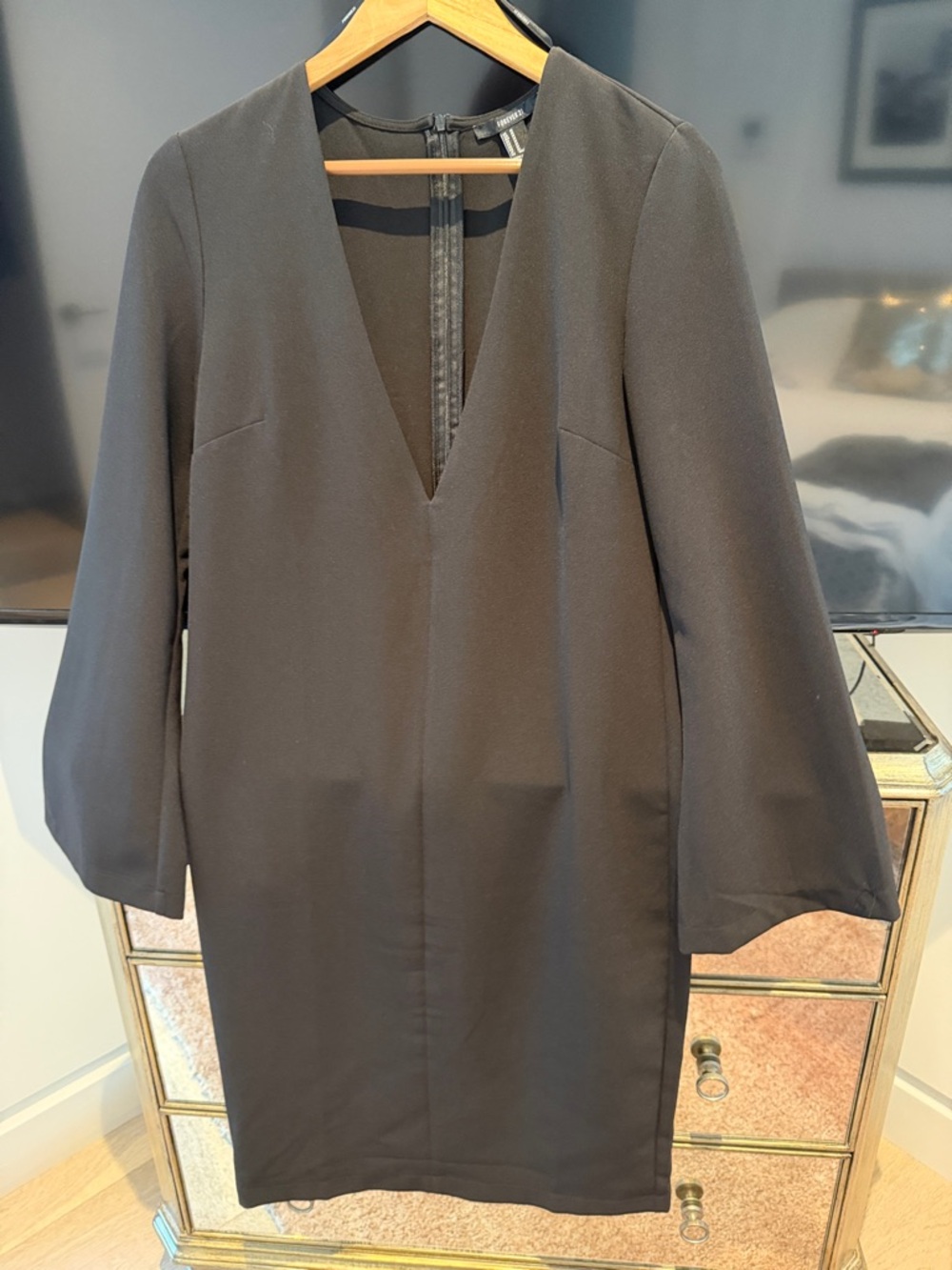 Forever 21 Black Long-Sleeve V-Neck Shift Dress